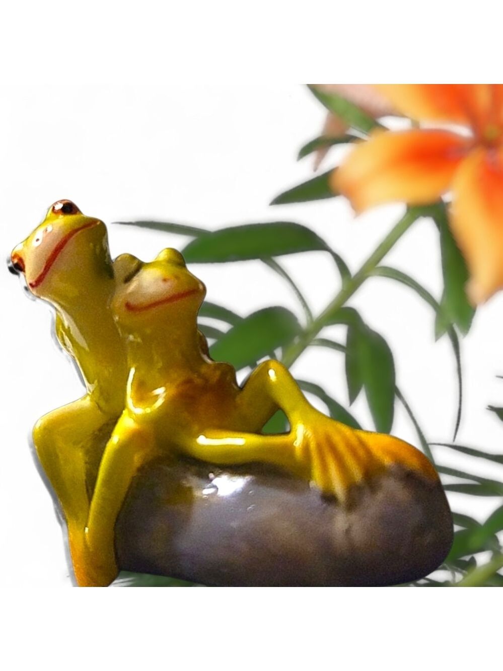 Ceramic Lover Frogs NWT